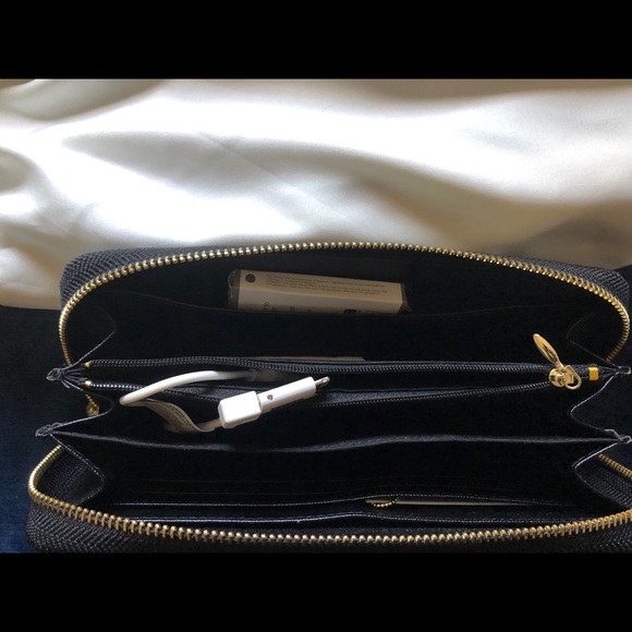 Wristlet Cell phone charger - Picture 3 of 5